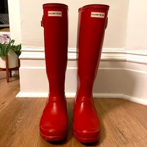 Red hunter boots size 6